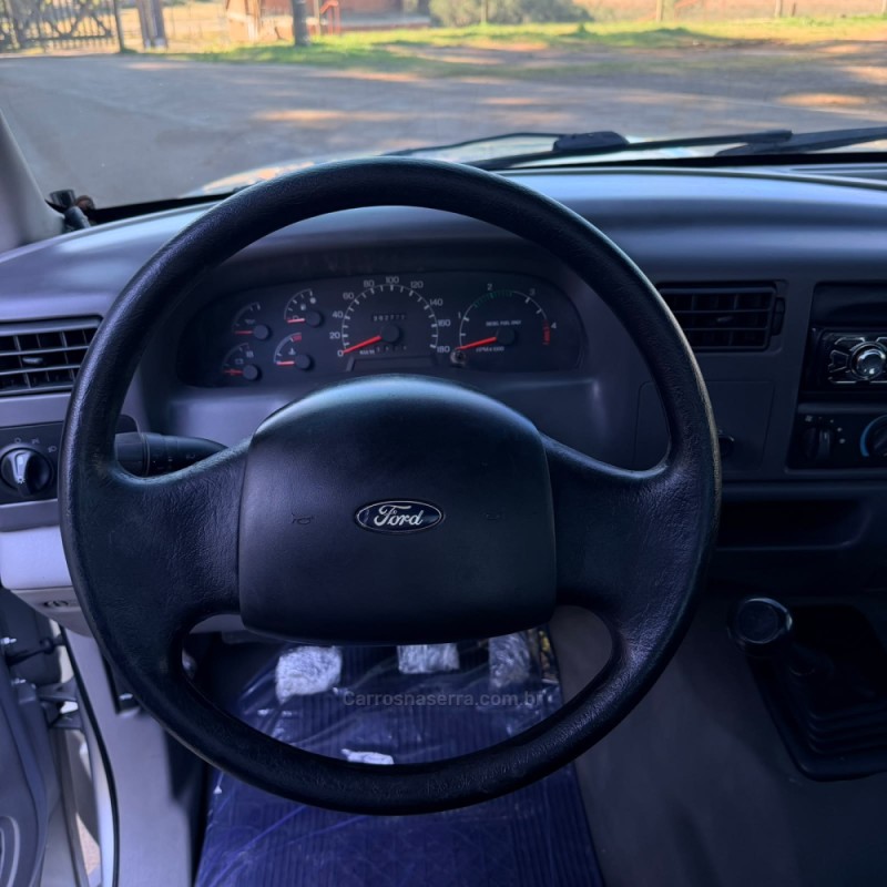 F-250 4.2 XL 4X2 CS TURBO INTERCOOLER DIESEL 2P MANUAL - 2001 - VACARIA