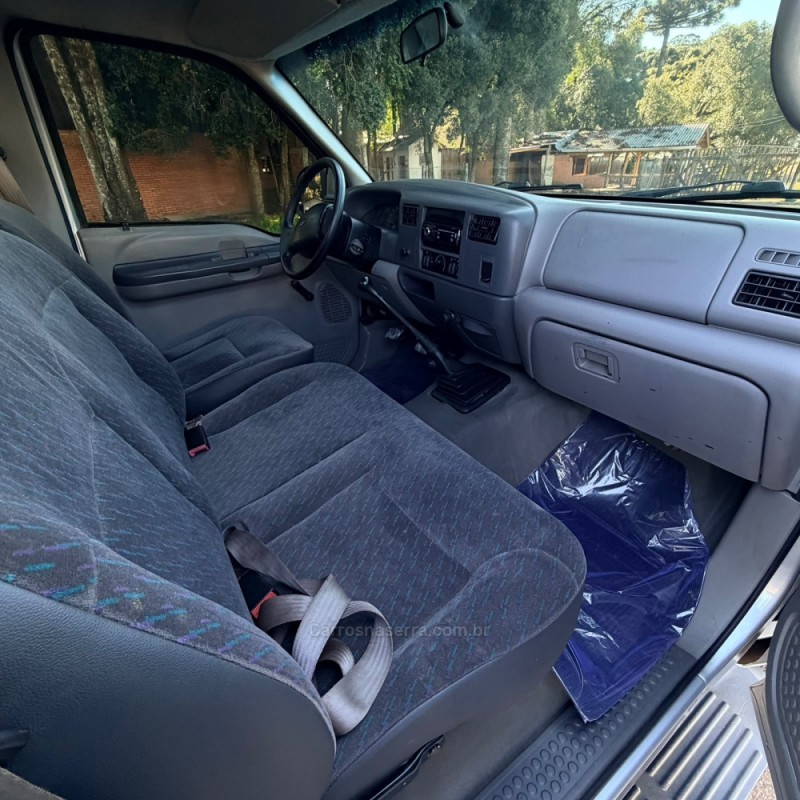 F-250 4.2 XL 4X2 CS TURBO INTERCOOLER DIESEL 2P MANUAL - 2001 - VACARIA