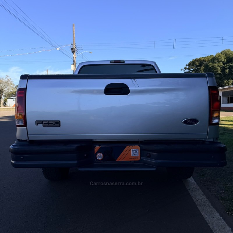 F-250 4.2 XL 4X2 CS TURBO INTERCOOLER DIESEL 2P MANUAL - 2001 - VACARIA