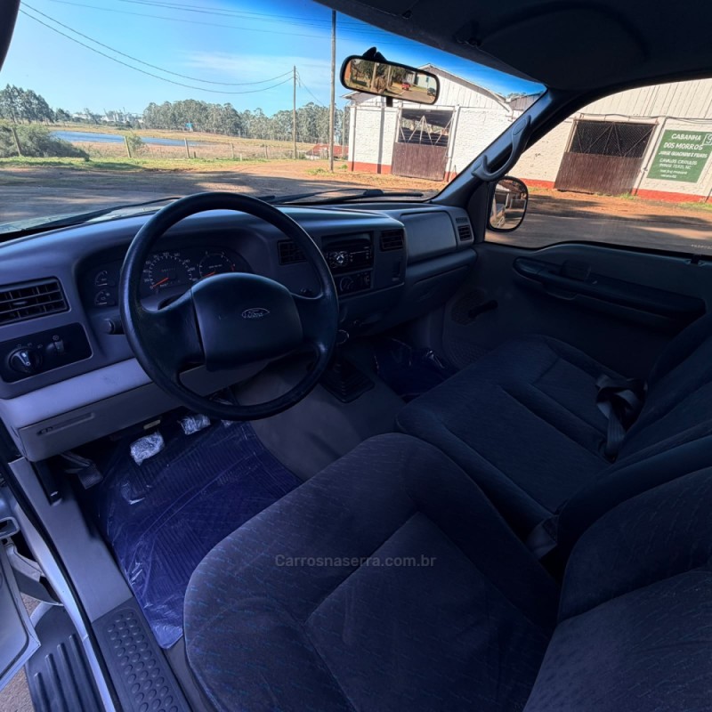 F-250 4.2 XL 4X2 CS TURBO INTERCOOLER DIESEL 2P MANUAL - 2001 - VACARIA