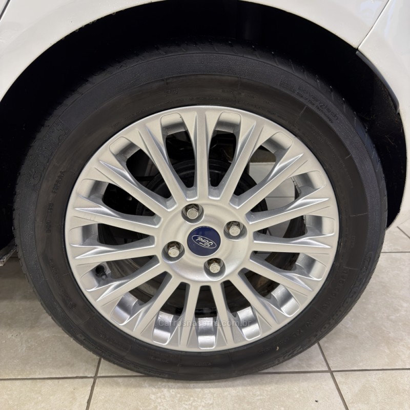 FIESTA 1.6 TITANIUM HATCH 16V FLEX 4P AUTOMÁTICO - 2014 - FARROUPILHA