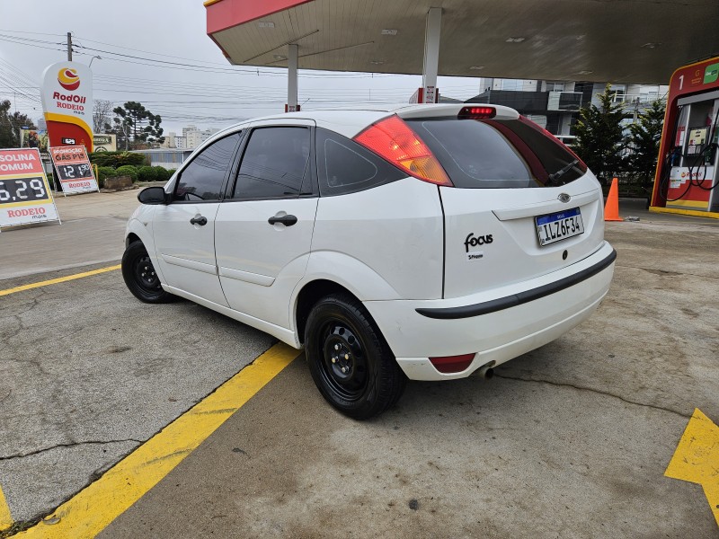 FOCUS 1.6 8V FLEX 4P MANUAL - 2004 - CAXIAS DO SUL