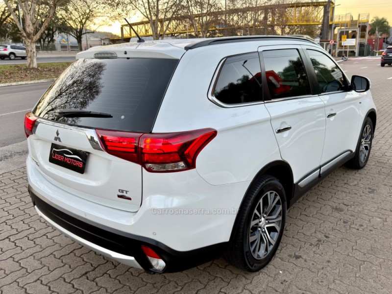 OUTLANDER 3.0 GT 4X4 V6 24V GASOLINA 4P AUTOMÁTICO - 2016 - ESTâNCIA VELHA