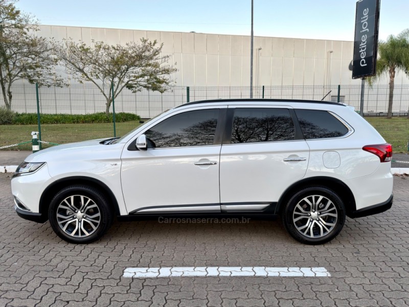 OUTLANDER 3.0 GT 4X4 V6 24V GASOLINA 4P AUTOMÁTICO - 2016 - ESTâNCIA VELHA