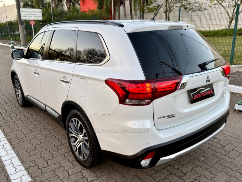 OUTLANDER 3.0 GT 4X4 V6 24V GASOLINA 4P AUTOMÁTICO - 2016 - ESTâNCIA VELHA