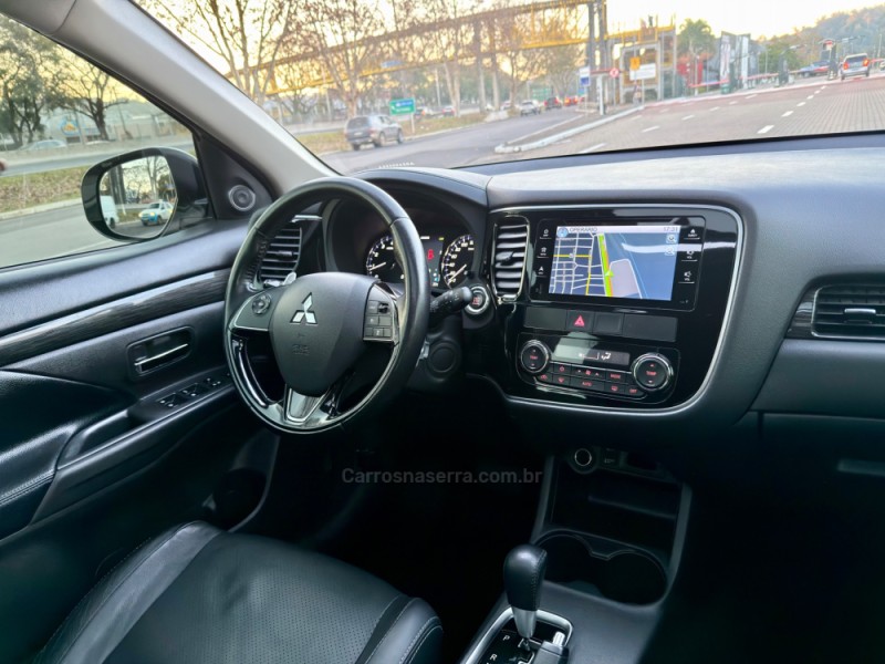 OUTLANDER 3.0 GT 4X4 V6 24V GASOLINA 4P AUTOMÁTICO - 2016 - ESTâNCIA VELHA