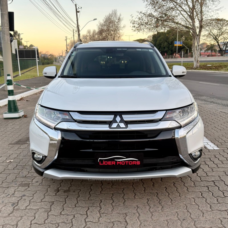 OUTLANDER 3.0 GT 4X4 V6 24V GASOLINA 4P AUTOMÁTICO - 2016 - ESTâNCIA VELHA