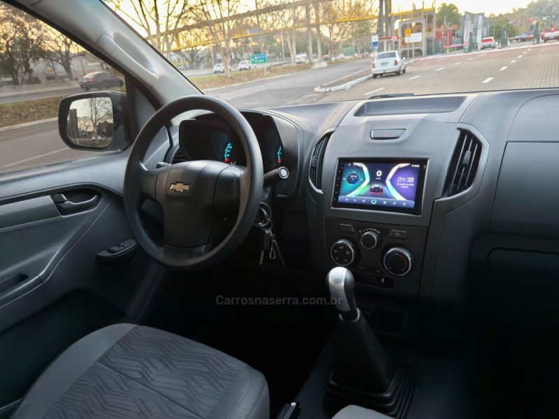 S10 2.4 LS 4X2 CD 8V FLEX 4P MANUAL - 2013 - ESTâNCIA VELHA