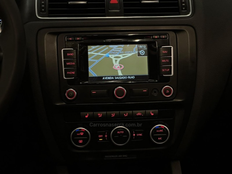 JETTA 2.0 TSI HIGHLINE 211CV GASOLINA 4P TIPTRONIC - 2013 - CAXIAS DO SUL