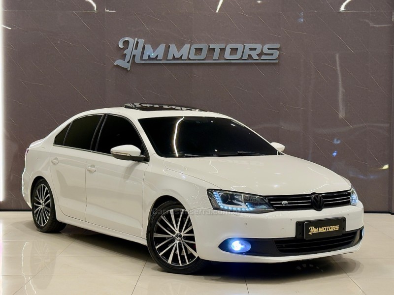 JETTA 2.0 TSI HIGHLINE 211CV GASOLINA 4P TIPTRONIC - 2013 - CAXIAS DO SUL