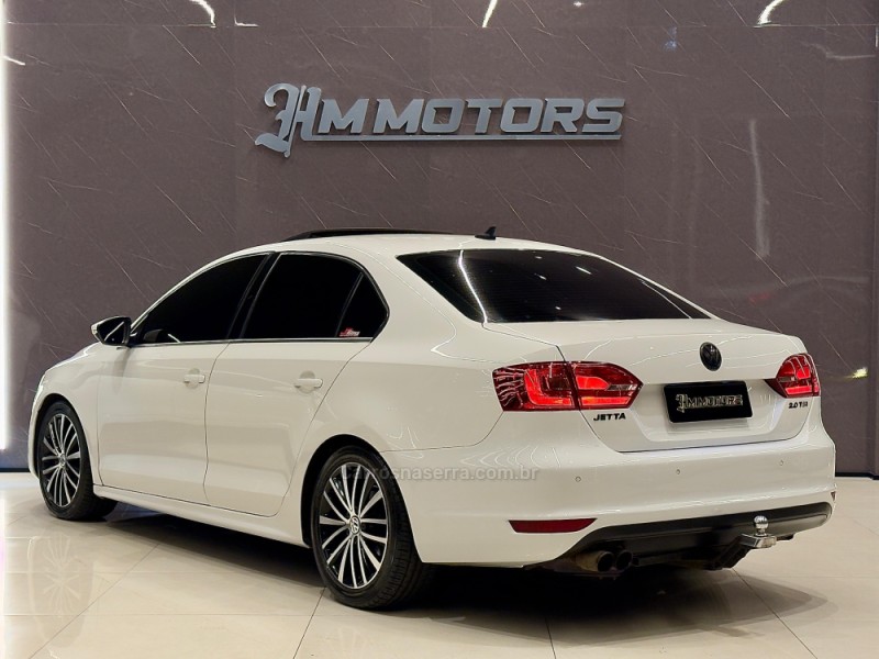 JETTA 2.0 TSI HIGHLINE 211CV GASOLINA 4P TIPTRONIC - 2013 - CAXIAS DO SUL