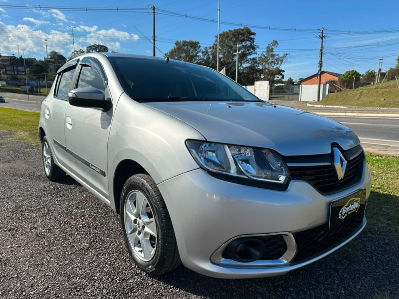 SANDERO 1.6 DYNAMIQUE 8V FLEX 4P MANUAL - 2015 - FARROUPILHA