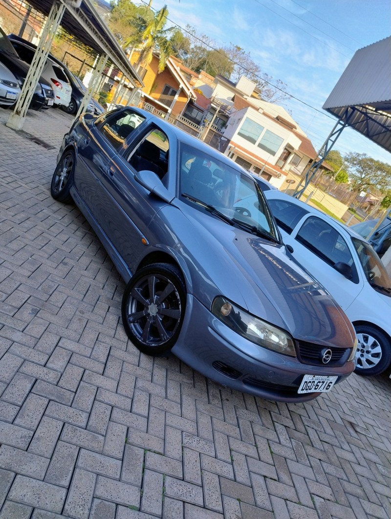 VECTRA 2.2 MPFI GLS 8V GASOLINA 4P MANUAL - 2000 - CAMPO BOM