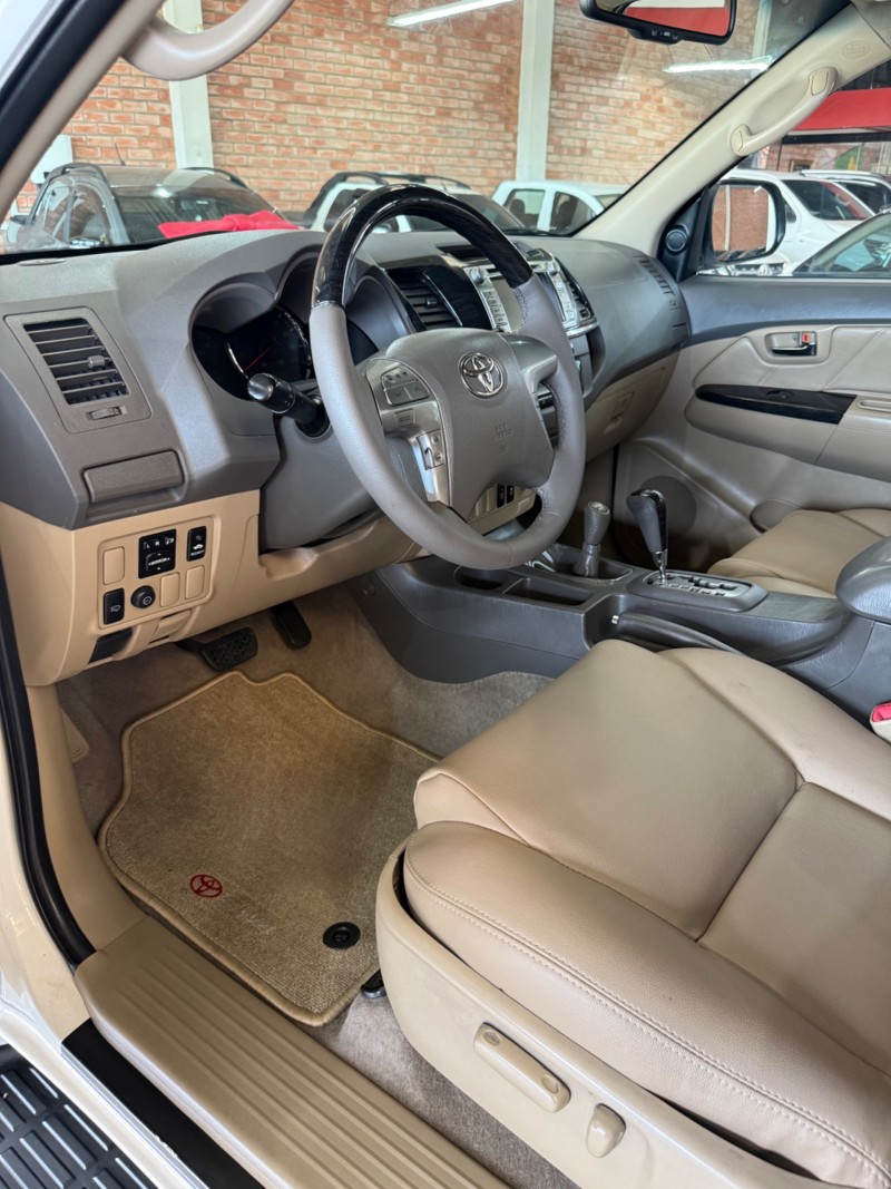 HILUX SW4 3.0 SRV 4X4 7 LUGARES 16V TURBO INTERCOOLER DIESEL 4P AUTOMÁTICO - 2013 - FARROUPILHA