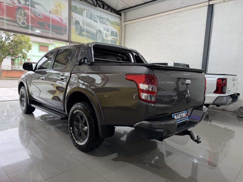 L200 TRITON 2.4 16V TURBO DIESEL SPORT HPE TOP CD 4P 4X4 AUTOMÁTICO - 2017 - CAXIAS DO SUL
