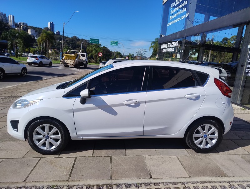 FIESTA 1.6 SE HATCH 16V FLEX 4P MANUAL - 2012 - CAXIAS DO SUL