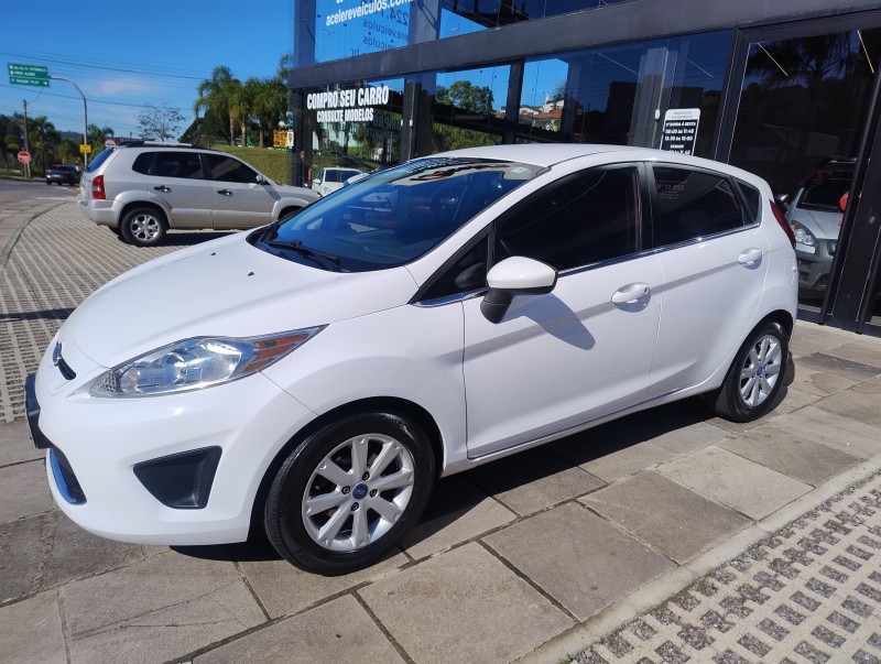 fiesta 1.6 se hatch 16v flex 4p manual 2012 caxias do sul