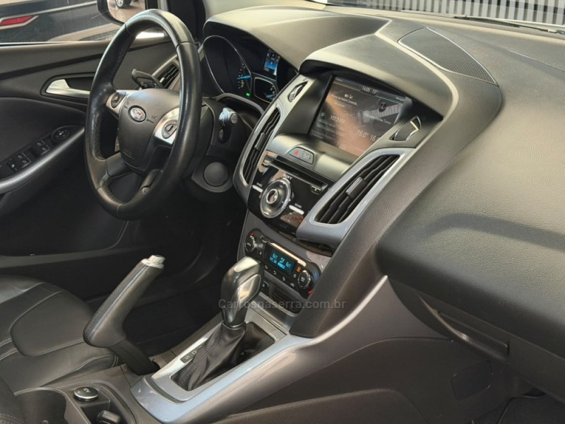FOCUS 2.0 TITANIUM 16V FLEX 4P AUTOMÁTICO - 2015 - ESTâNCIA VELHA