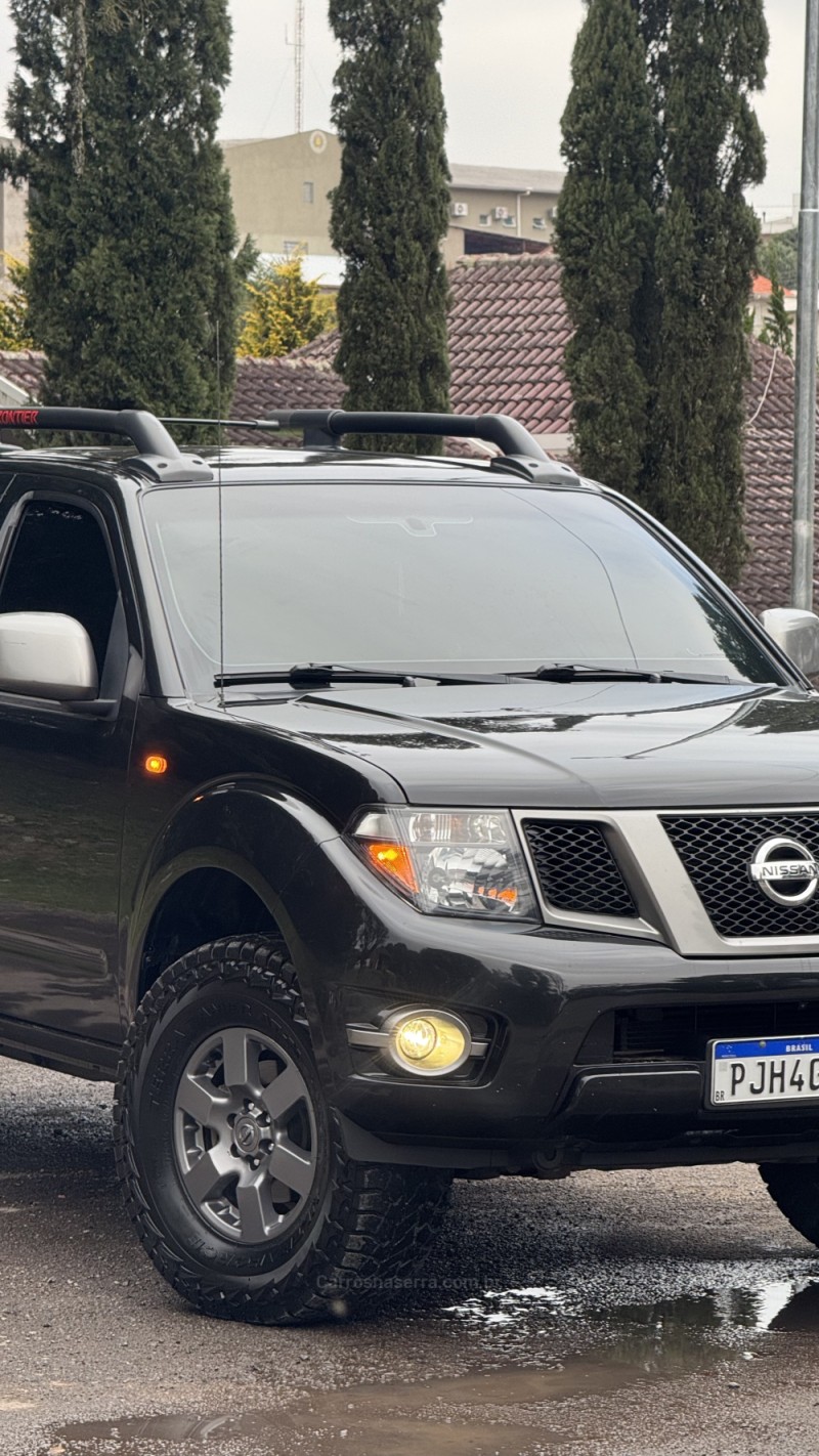 FRONTIER 2.5 SV ATTACK 4X4 CD TURBO ELETRONIC DIESEL 4P AUTOMÁTICO - 2015 - FARROUPILHA