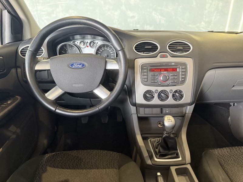 FOCUS 1.6 GL 8V FLEX 4P MANUAL - 2011 - CAXIAS DO SUL