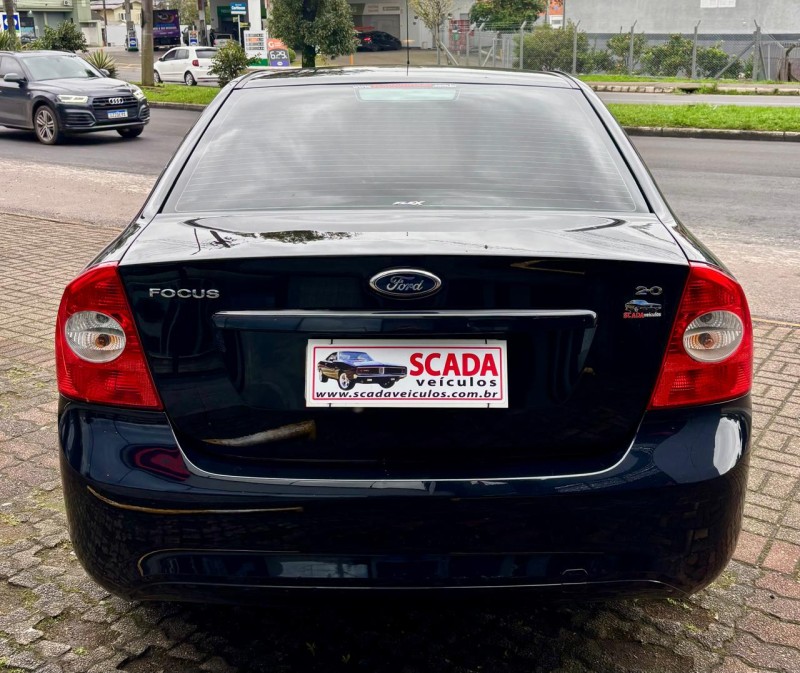 FOCUS 2.0 SEDAN 16V GASOLINA 4P MANUAL - 2011 - CAXIAS DO SUL