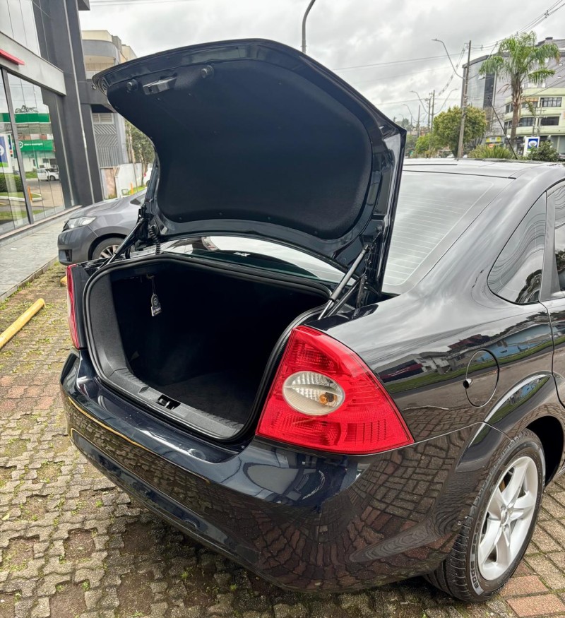 FOCUS 2.0 SEDAN 16V GASOLINA 4P MANUAL - 2011 - CAXIAS DO SUL