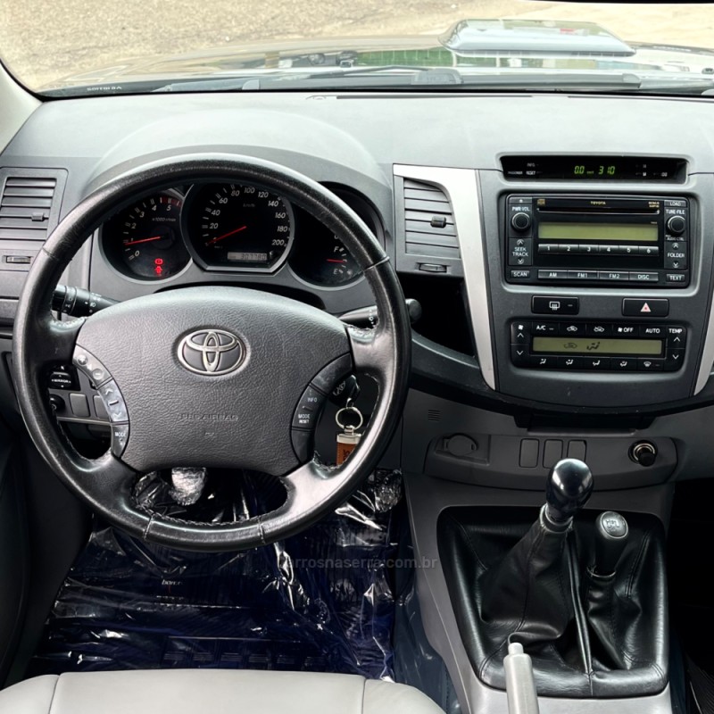 HILUX 3.0 SRV 4X4 CD 16V TURBO INTERCOOLER DIESEL 4P MANUAL - 2010 - VACARIA