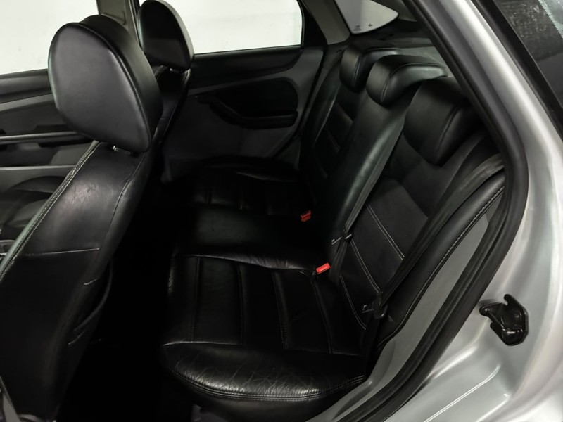FOCUS 1.6 8V FLEX 4P MANUAL - 2011 - BOM PRINCíPIO