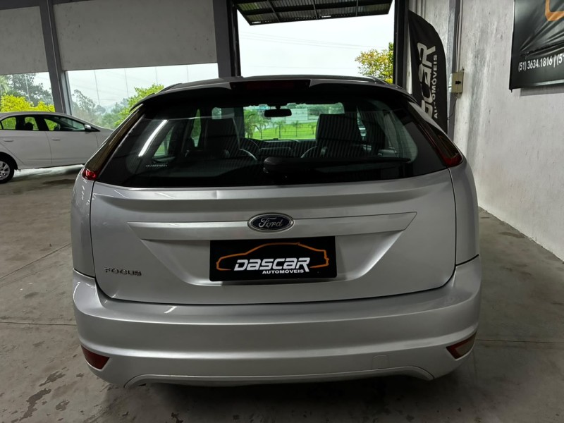 FOCUS 1.6 8V FLEX 4P MANUAL - 2011 - BOM PRINCíPIO