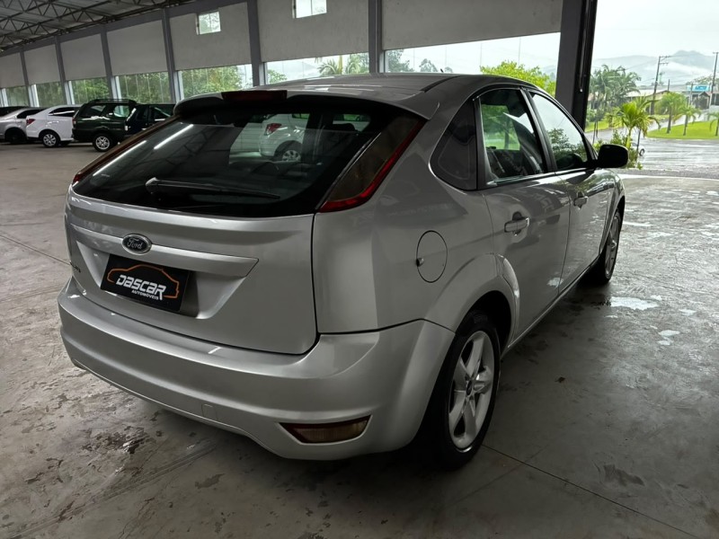 FOCUS 1.6 8V FLEX 4P MANUAL - 2011 - BOM PRINCíPIO