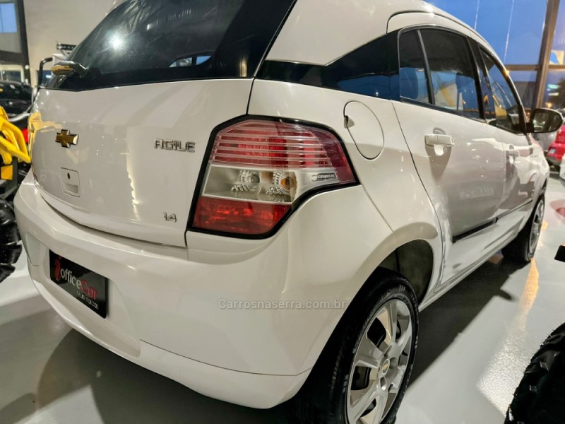 AGILE 1.4 MPFI LT 8V FLEX 4P MANUAL - 2011 - TRêS COROAS