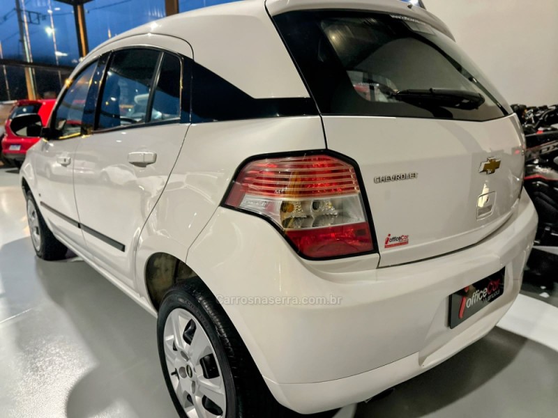 AGILE 1.4 MPFI LT 8V FLEX 4P MANUAL - 2011 - TRêS COROAS