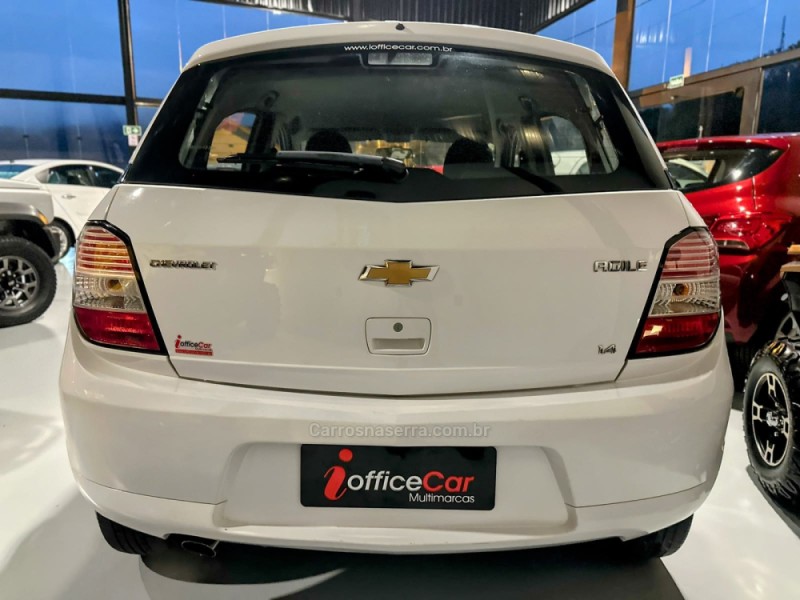 AGILE 1.4 MPFI LT 8V FLEX 4P MANUAL - 2011 - TRêS COROAS