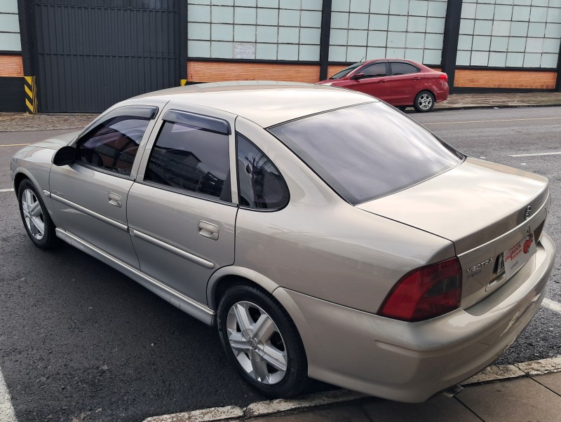 VECTRA 2.0 MPFI EXPRESSION 8V GASOLINA 4P MANUAL - 2005 - FLORES DA CUNHA