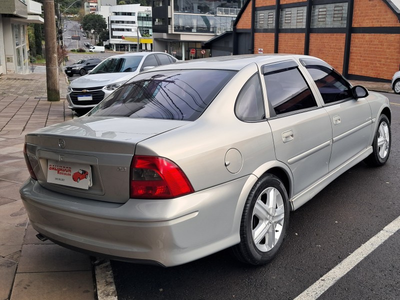 VECTRA 2.0 MPFI EXPRESSION 8V GASOLINA 4P MANUAL - 2005 - FLORES DA CUNHA