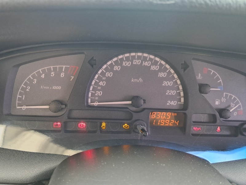 VECTRA 2.0 MPFI EXPRESSION 8V GASOLINA 4P MANUAL - 2005 - FLORES DA CUNHA