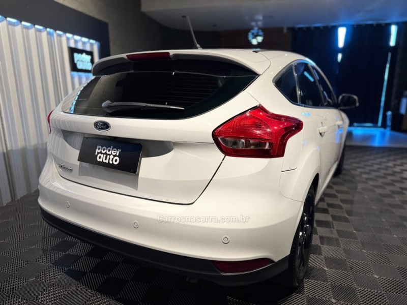 FOCUS 1.6 SE PLUS 16V FLEX 4P MANUAL - 2018 - FARROUPILHA