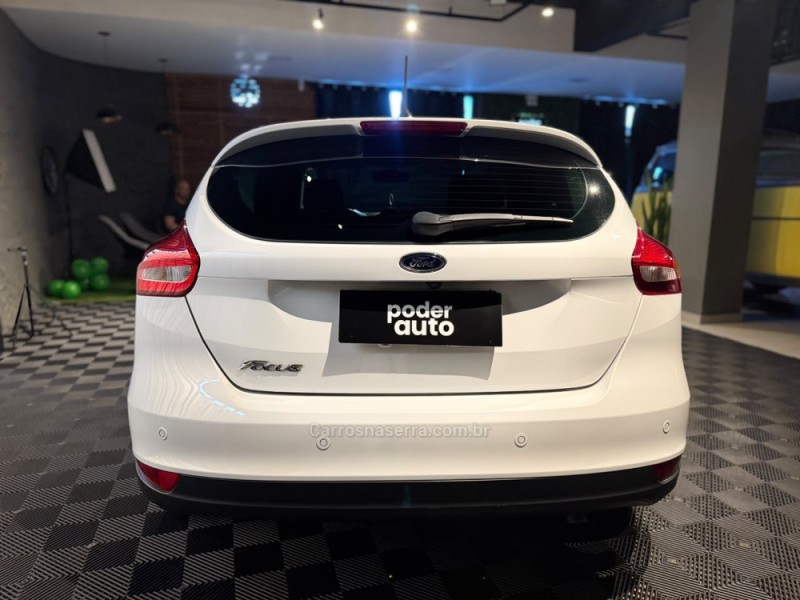 FOCUS 1.6 SE PLUS 16V FLEX 4P MANUAL - 2018 - FARROUPILHA