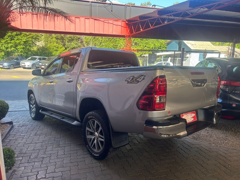 HILUX 2.8 SRX PLUS 4X4 CD TURBO DIESEL 4P AUTOMÁTICO - 2017 - TRêS COROAS