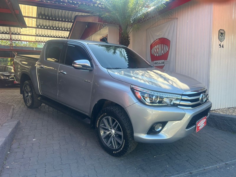 hilux 2.8 srx plus 4x4 cd turbo diesel 4p automatico 2017 tres coroas