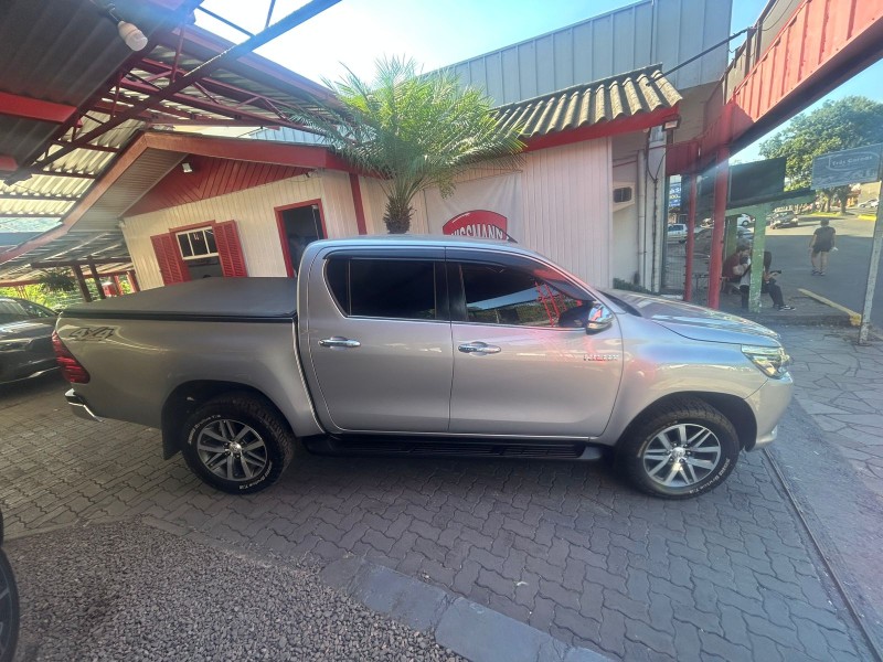 HILUX 2.8 SRX PLUS 4X4 CD TURBO DIESEL 4P AUTOMÁTICO - 2017 - TRêS COROAS
