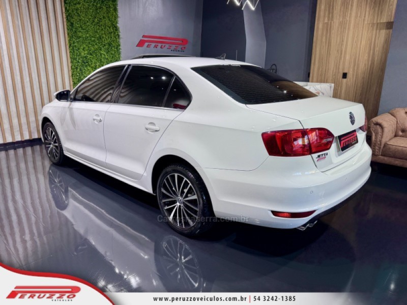 JETTA 2.0 TSI HIGHLINE 200CV GASOLINA 4P TIPTRONIC - 2013 - NOVA PRATA