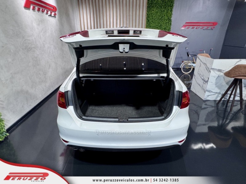 JETTA 2.0 TSI HIGHLINE 200CV GASOLINA 4P TIPTRONIC - 2013 - NOVA PRATA