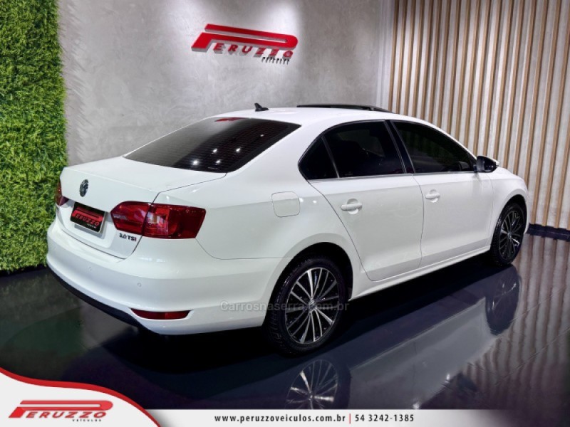 JETTA 2.0 TSI HIGHLINE 200CV GASOLINA 4P TIPTRONIC - 2013 - NOVA PRATA