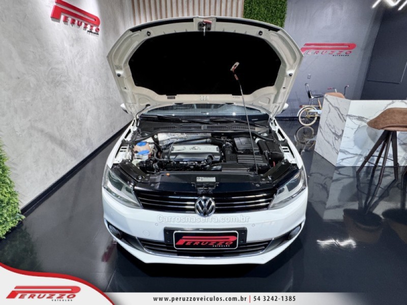 JETTA 2.0 TSI HIGHLINE 200CV GASOLINA 4P TIPTRONIC - 2013 - NOVA PRATA