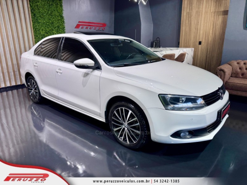 JETTA 2.0 TSI HIGHLINE 200CV GASOLINA 4P TIPTRONIC - 2013 - NOVA PRATA