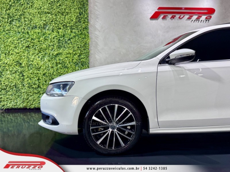 JETTA 2.0 TSI HIGHLINE 200CV GASOLINA 4P TIPTRONIC - 2013 - NOVA PRATA