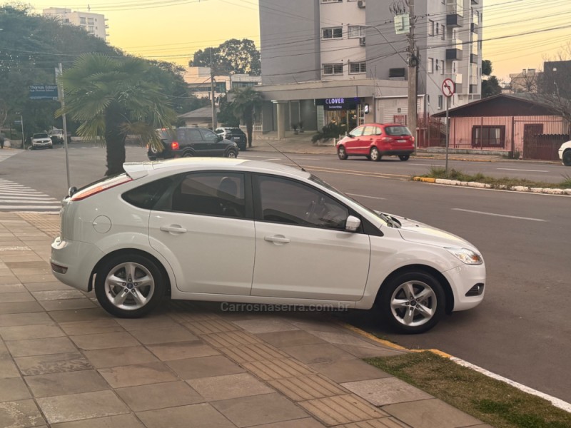 FOCUS 2.0 GLX 16V FLEX 4P MANUAL - 2013 - FARROUPILHA