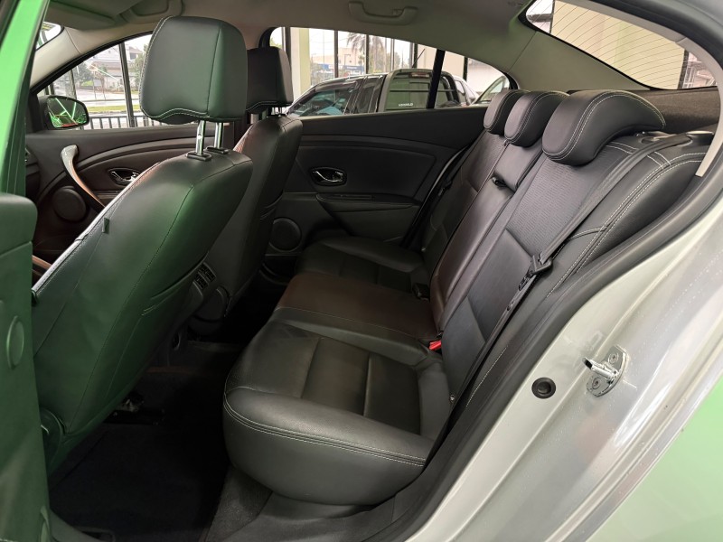 FLUENCE 2.0 DYNAMIQUE PLUS 16V FLEX 4P AUTOMÁTICO - 2016 - FELIZ