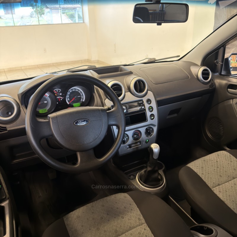FIESTA 1.6 MPI CLASS 8V GASOLINA 4P MANUAL - 2011 - FARROUPILHA